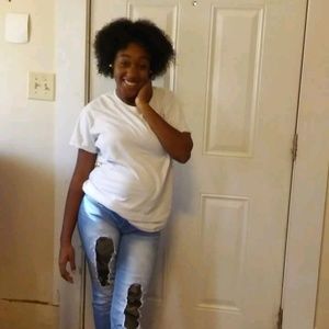 Meet your Posher, Latisha